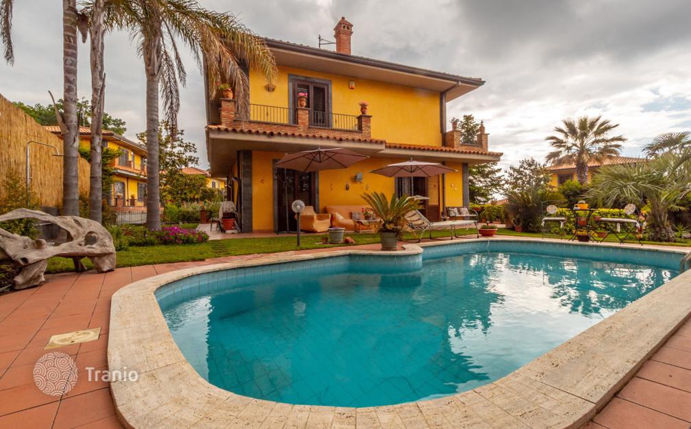 Villa For Sale In Catania, Italy — Listing #1814410