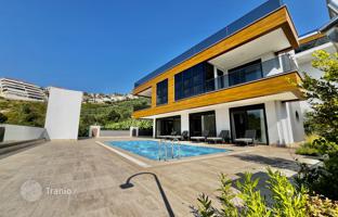 4-bedroom villa 471 m² in Kargicak for 45,533,000 TRY