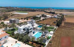 5-bedroom villa 204 m² in Famagusta for 2,500,000 €
