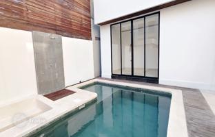 2-bedroom villa 120 m² in Batu Bolong Beach for $351,000