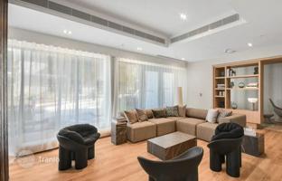 One-bedroom furnished apartment with a balcony in Kew area, London, UK for 521,000 €