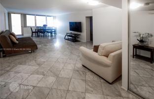 2-bedroom apartments in condo 101 m² in North Miami Beach for $399,000