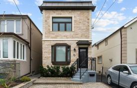 Townhome – East York, Toronto, Ontario,  Canada for C$1,482,000