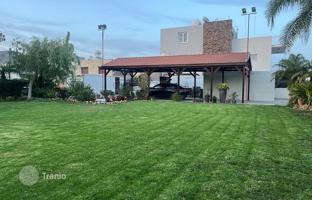 Land plot 1,050 m² in Zakaki for 1,350,000 €