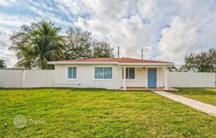 3-bedroom house 93 m² in Miami for $455,000