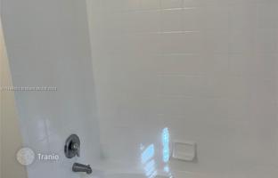 3-bedroom apartments in condo 132 m² in Miami Gardens for $340,000