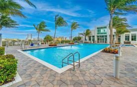 Condo – West Palm Beach, Florida, USA for $325,000