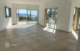 Spacious sunny apartment with a large private garden and sea views in Nice, France for 720,000 €