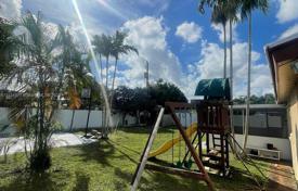 Townhome – Hollywood, Florida, USA for $470,000