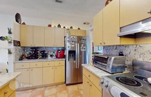 3-bedroom house 188 m² in West End for $675,000