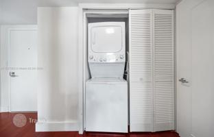 1-bedroom apartments in condo 67 m² in West Avenue for $560,000