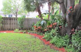 Townhome – Hollywood, Florida, USA for $700,000