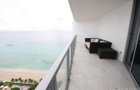 Stylish flat with ocean views in a residence on the first line of the beach, Hollywood, Florida, USA for $1,199,000