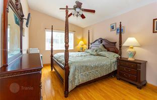 4-bedroom house 158 m² in Miami for $649,000