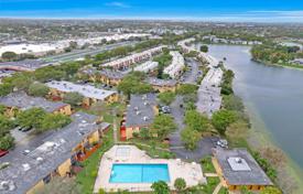 Townhome – West End, Miami, Florida,  USA for $325,000