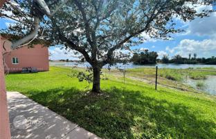 3-bedroom apartments in condo 101 m² in Miami for $292,000