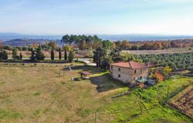 Farmhouse with outbuildings and land for sale in Trequanda Tuscany for 950,000 €