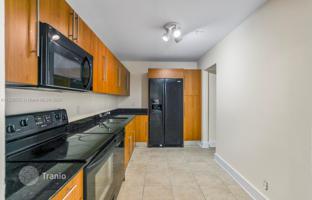 1-bedroom apartments in condo 94 m² in South Ocean Drive for $365,000