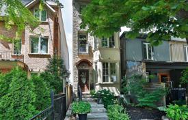 Townhome – Logan Avenue, Toronto, Ontario,  Canada for C$1,727,000