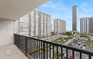 2-bedroom apartments in condo 126 m² in Hallandale Beach for $520,000