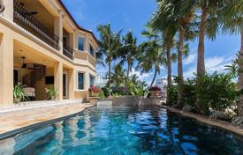 Comfortable villa with a backyard, a swimming pool, a terrace and three garages, Fort Lauderdale, USA for $4,706,000
