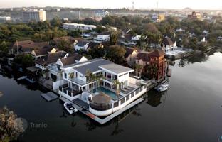 8-bedroom villa 1,000 m² in Pattaya for $1,729,000