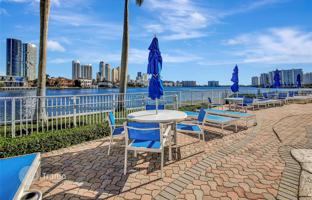 2-bedroom apartments in condo 126 m² in Aventura for $690,000