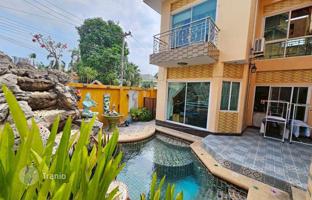 5-bedroom villa 200 m² in Pattaya for $358,000