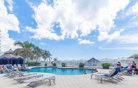 Bright apartment with a terrace and ocean views in a residence with a pool, on the first line of the beach, Sunny Isles Beach, USA for $728,000