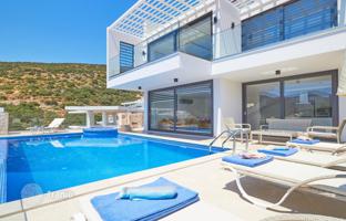4-bedroom villa 300 m² in Kalkan for 60,853,000 TRY
