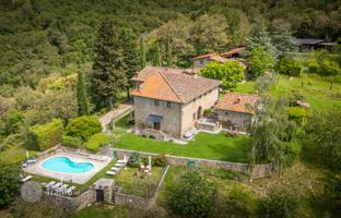 8-bedroom country house 916 m² in Loro Ciuffenna for 1,990,000 €