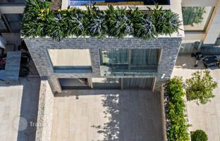 2-bedroom cottage 204 m² in Tivat city for 994,000 €