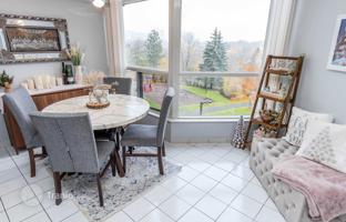 3-bedroom apartment in Etobicoke for C$847,000
