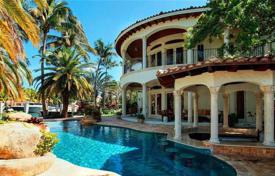 Spacious villa with a backyard, a swimming pool, a terrace and three garages, Fort Lauderdale, USA for 6,385,000 €