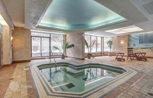 6-bedroom apartment in Bay Street for C$741,000