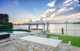 Cozy villa with a backyard, a pool and a terrace, Bay Harbor Islands, USA for $5,678,000