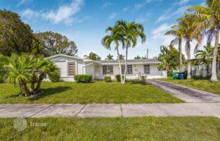 3-bedroom house 154 m² in Miami for $400,000