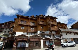 SPACIOUS TRIPLEX IN A CHALET ATMOSPHERE NEAR THE SLOPES for 1,075,000 €