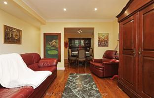 9-bedroom townhouse in Old Toronto for 1,093,000 €