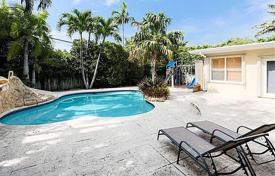 Cozy villa with a backyard, a pool and a relaxation area, Bay Harbor Islands, USA for $1,160,000