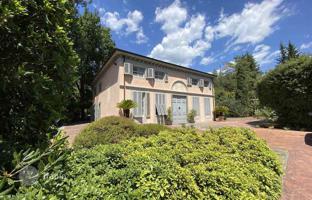 6-bedroom villa 450 m² in Capannori for 1,350,000 €