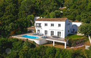4-bedroom villa in Cavalaire-sur-Mer for 2,155,000 €