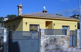 Two-storey villa with a garage near the beach, Lloret de Mar, Spain for 273,000 €