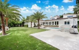 Cozy villa with a backyard, a pool, a summer kitchen, a sitting area and two garages, Coral Gables, USA for $4,600,000