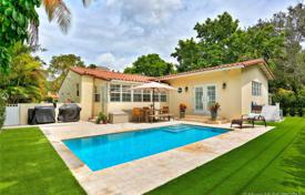Cozy villa with a backyard, a pool, a sitting area and a garage, Coral Gables, USA for 725,000 €