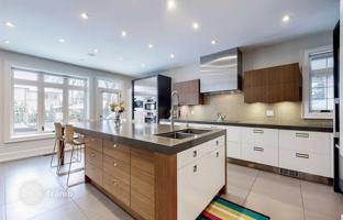 5-bedroom house in Etobicoke for C$2,663,000