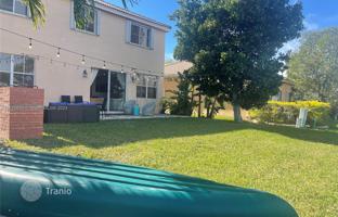 4-bedroom house 255 m² in Weston for $897,000