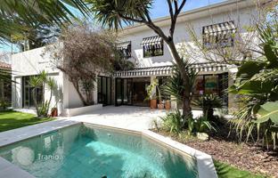 Newly renovated villa with a pool and a garden in Cannes, Cote d'Azur, France for 1,990,000 €
