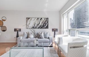 5-bedroom apartment in Bay Street for C$971,000