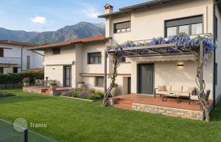8-bedroom villa 220 m² in Pietrasanta for 1,200,000 €